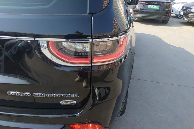 Used Jeep Grand Commander 2018 2.0T Four-Wheel Drive Smart Enjoyment Version China V Emission Standard
