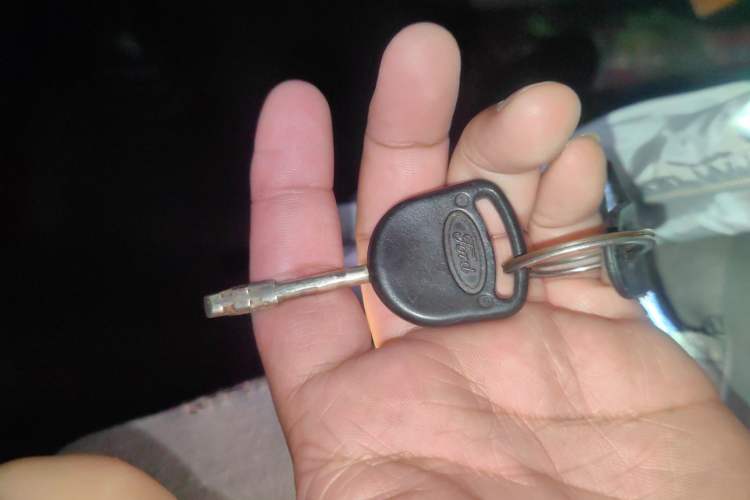 Used Ford Classic Transit 2013 2.8T Refurbished Diesel Ice-White Logistics Vehicle Long Wheelbase Mid-Roof Model JX493ZLQ4
