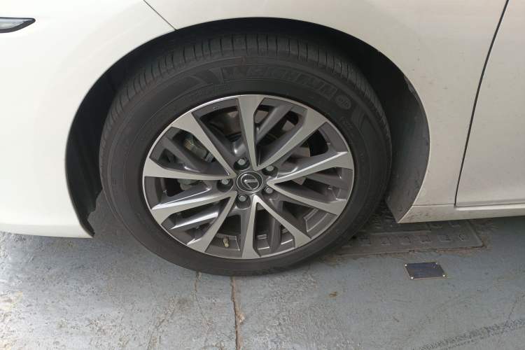 Used Lexus ES 2022 300h Excellence Edition
