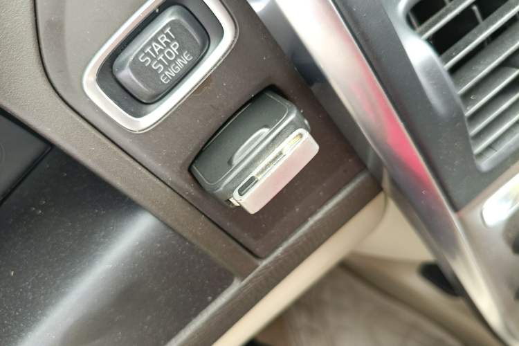 Used Volvo XC60 2012 T5 Comfort Edition Vehicle Key