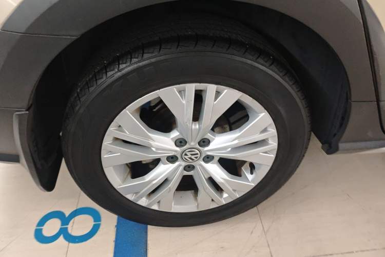 Used Volkswagen C-TREK 2017 230TSI DSG Comfort Version Right Rear Wheel Hub