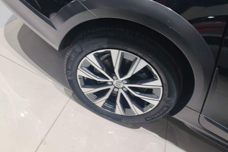 Used Volvo V90 2017 Cross Country T5 AWD Smart Range Edition Right Rear Wheel Hub