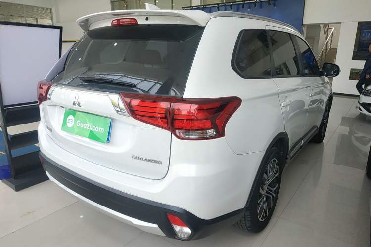 Used Mitsubishi Outlander 2018 2.0L Two-Wheel-Drive Jiale Edition 7-Seater

