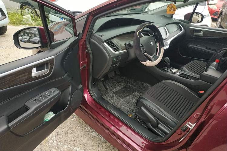 Used Honda Jade 2017 1.8L automatic Comfort version 5 seats Driver Seat