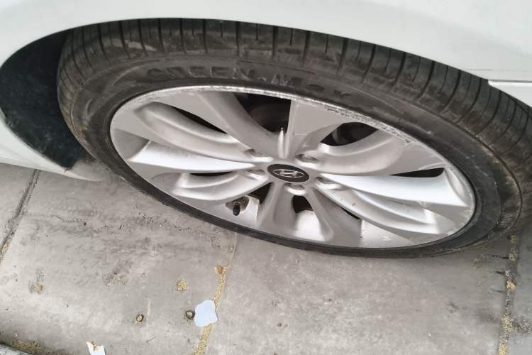 Used Hyundai Sonata 2011 2.4L Automatic Top-Tier Version Right Front Wheel Hub