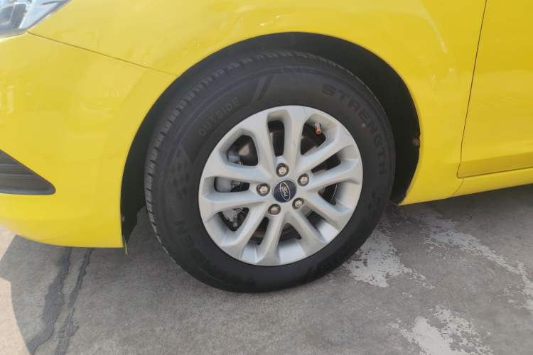 Used Ford Focus 2013 Hatchback Classic 1.8L Automatic Base Model