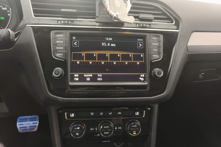 Used Volkswagen Tiguan L 2018 330TSI Automatic Two-Wheel Drive Comfort Edition Audio And AC Panel