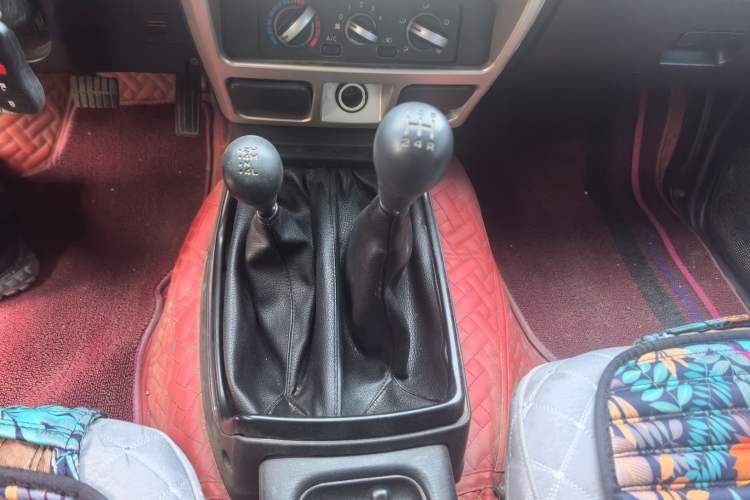 Used Nissan Paladin 2008 2.4L 4x4 Standard Edition Gear Lever