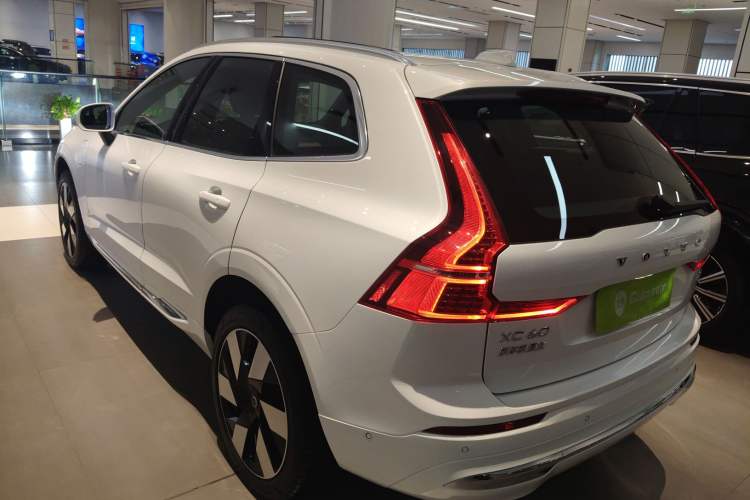 Used Volvo XC60 New Energy 2025 Plug-in Hybrid Long-Range All-Wheel Drive Smart Luxury Edition Exterior 2