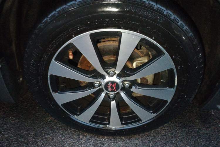 Used Nissan Sylphy 2012 Classic 1.6XE Automatic Comfort Edition Right Front Wheel Hub