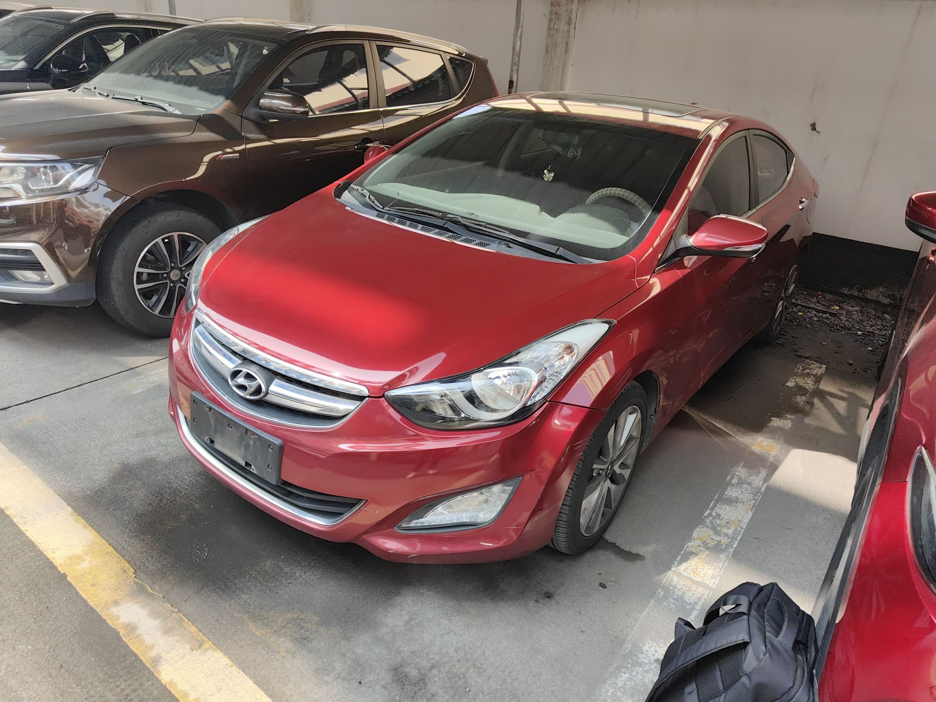 تحت مقدمة السيارة