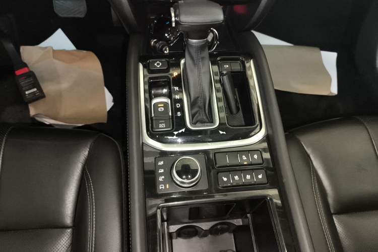 Used GAC Trumpchi GS8 2017 320T Four-Wheel Drive Luxury Smart Connectivity Version (7 Seats) Gear Lever