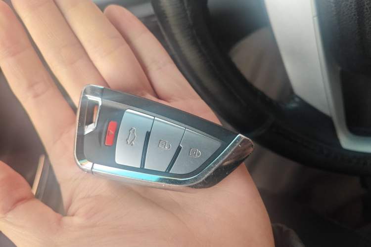 Used BYD S6 2013 Platinum Edition 2.0L Manual Luxury Model
