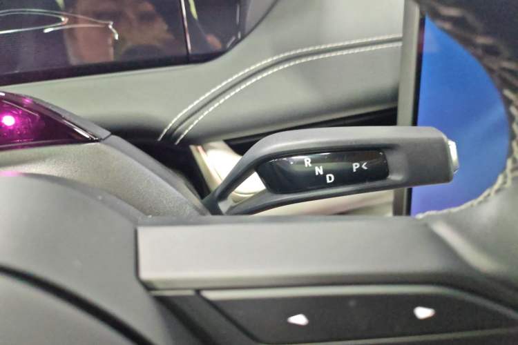 Used Xiaomi Auto SU7 2024 Four-Wheel Drive Ultra-Long Range Advanced Intelligent Driving Max Edition
