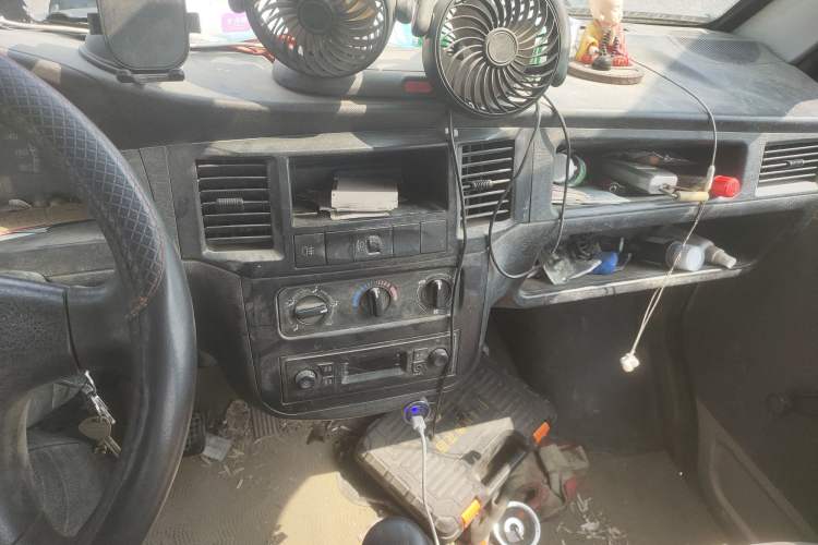 Used Wuling Zhiguang Small Truck 2016 1.2L Double-Cab LSI Audio And AC Panel