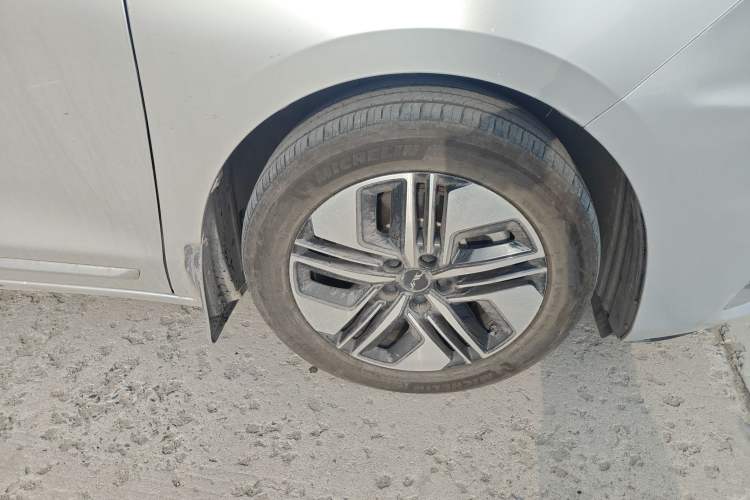 Used JAC Refine RF8 PHEV 2024 Zhiling Edition 1.5T 150KM Flagship Model – Lithium Iron Phosphate