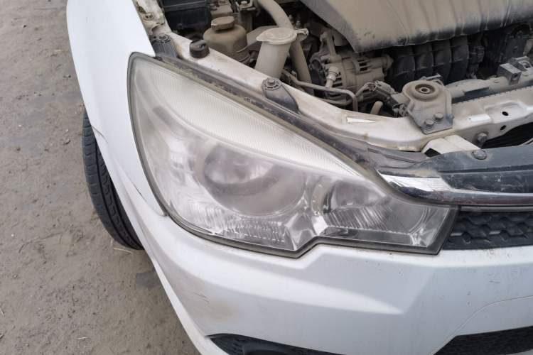 Used Soueast V3 Lingyue 2014 1.5L Manual Entry-Level Version Right Front Headlight