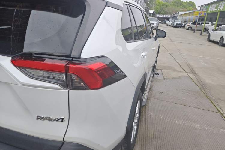 Used Toyota RAV4 2021 2.0L CVT Two-Wheel Drive Urban Edition Right Rear Taillight