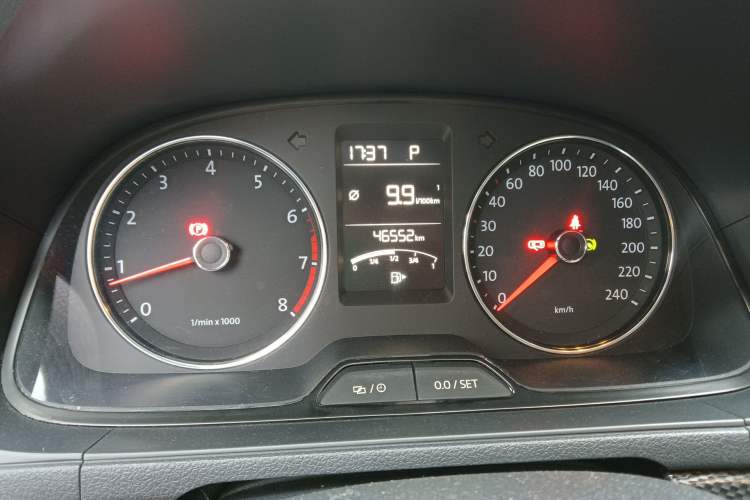 Used Volkswagen Cross Lavida 2014 1.6L Automatic