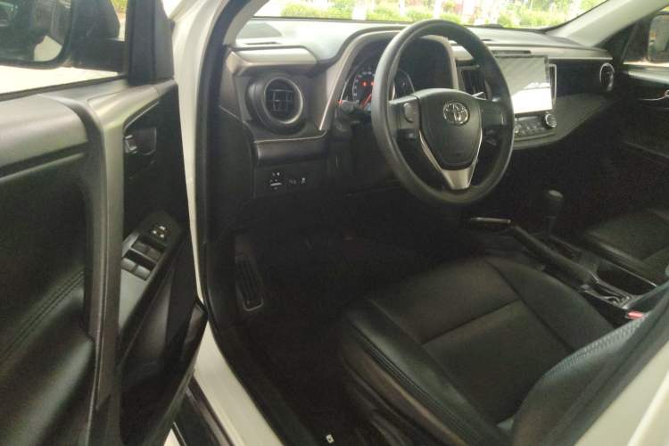 Used Toyota RAV4 2019 2.0L CVT Two-Wheel Drive Pioneer Edition China V Standard
