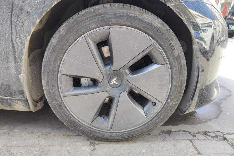 Used Tesla Model 3 2022 Rear-Wheel-Drive Version Right Front Wheel Hub