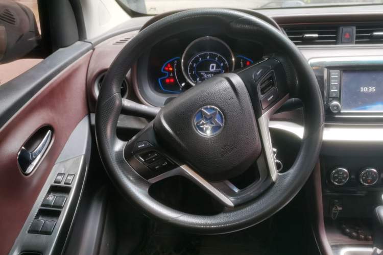 Used Venucia M50V 2019 1.6L CVT Luxury Edition Steering Wheel