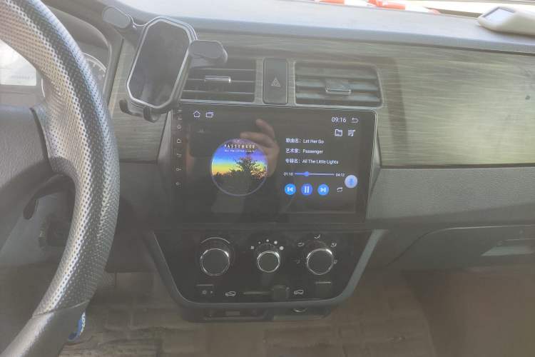 Used Jinbei Hiace X30 2023 1.5L Super-Enjoyment Van 2/5 Seats Non-Air-Conditioned Version SWC15M Audio And AC Panel