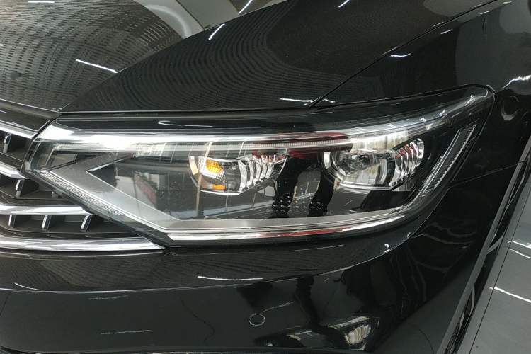 Used Volkswagen Magotan 2023 2 Million Units Commemorative Edition 330TSI DSG Luxury Version Left Front Headlight