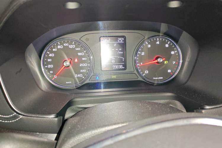 Used Roewe RX5 2016 20T Two-Wheel Drive Automatic Internet Smart Edition
