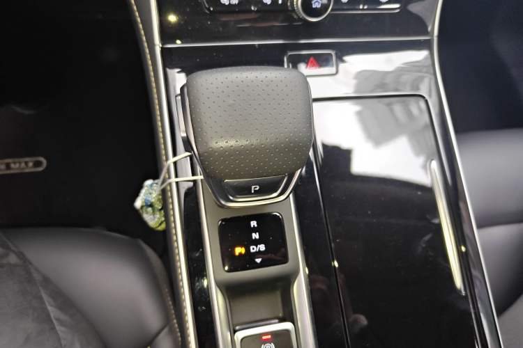 Used Roewe i6 MAX 2020 300TGI Automatic "Swell Cool Smart Drive" Edition