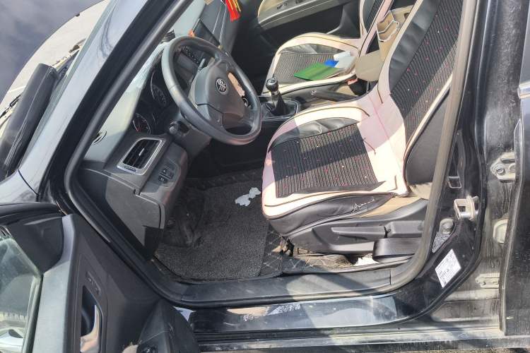 Used Bestune B30 2016 1.6L manual Comfort trim level