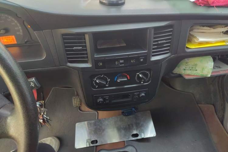 Used Wuling Zhiguang 2020 1.2L Practical Model China VI LSI Audio And AC Panel