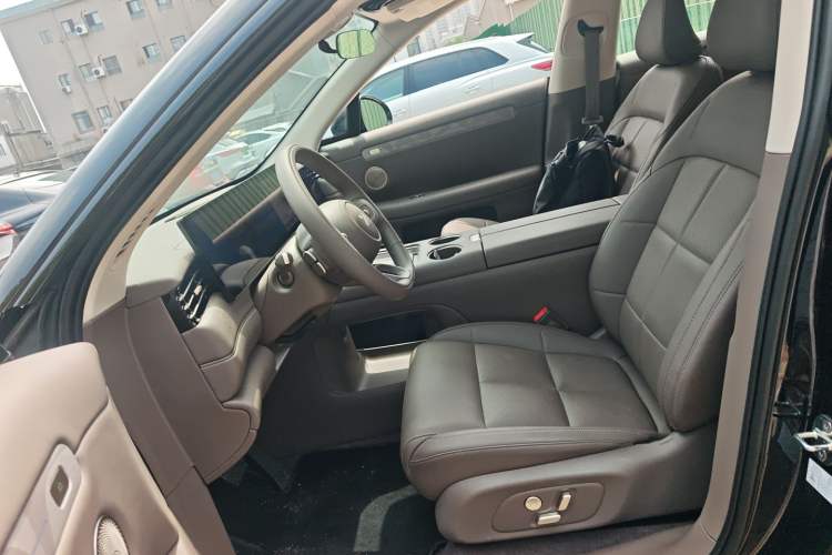 Used IM LS6 2026 Model Range-Extending 66 Max+ Left Front Seat