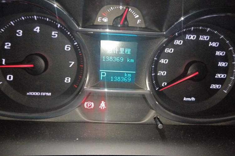 Used Chevrolet Captiva 2015 2.4L 4x4 Flagship Edition 7-Seater
