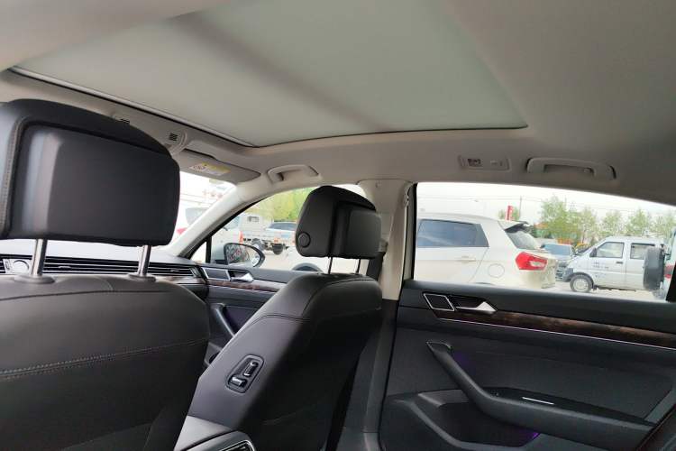 Used Volkswagen Magotan 2019 330TSI DSG Luxury Model China V Standard Headliner