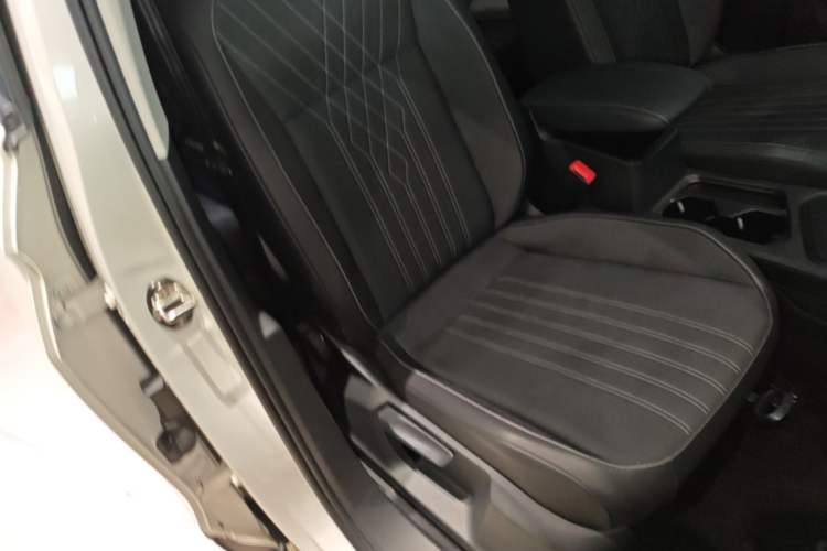 Used Volkswagen Tiguan L 2022 330TSI Automatic Two-Wheel Drive Comfort Edition Right Front Seat