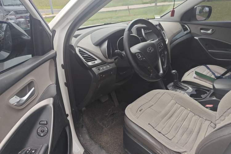 Used Hyundai Santa Fe Classic 2013 3.0L 4x4 Comfort Edition with Navigation 7 Seats Euro IV
