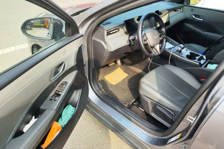 Used BYD Qin PLUS 2025 DM-i Smart Drive 55KM Leading Model
