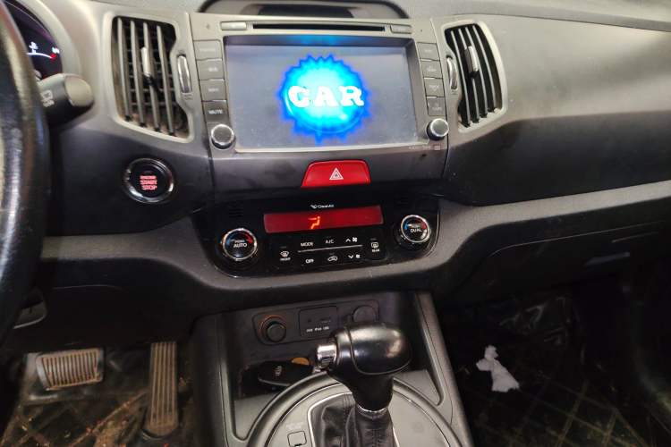 Used Kia Sportage R 2011 2.0L Automatic Two-Wheel Drive GLS Audio And AC Panel