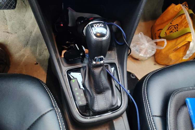 Used Skoda Rapid Spaceback 2014 1.4TSI DSG Enjoyment Edition Gear Lever