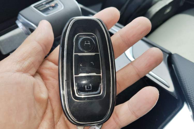 Used Hongqi E-QM5 2022 431 km Charge & Enjoy Edition