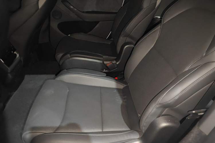 Used Tesla Model Y L 2025 Model Long-Range All-Wheel-Drive Version