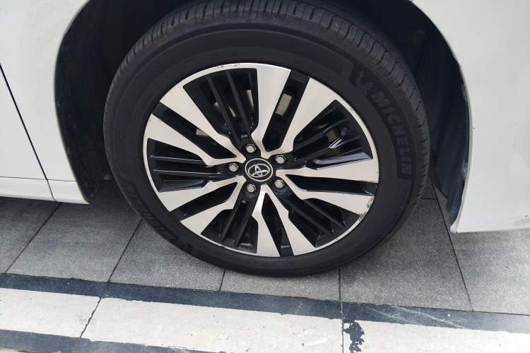 Used Toyota Alphard 2018 Revised Version 3.5L Premium Edition Right Front Wheel Hub