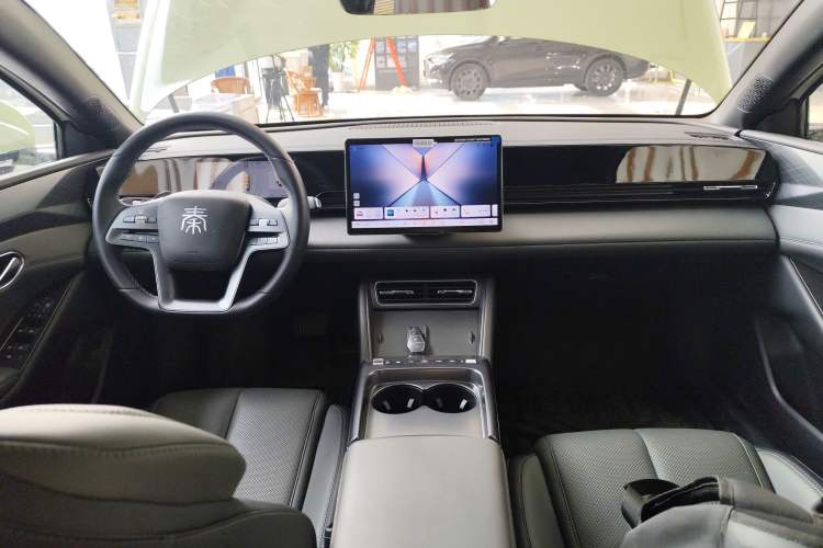 Used BYD Qin L 2025 EV 545KM Beyond Version Center Console