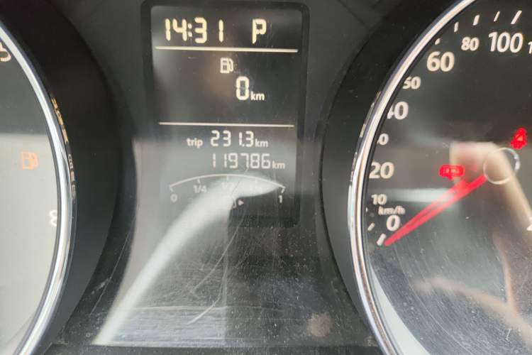 Used Volkswagen Sagitar 2015 1.6L Automatic Comfort Model Odometer Close Up