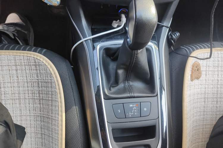 Used Peugeot 408 2018 230THP Automatic Luxury Edition Gear Lever