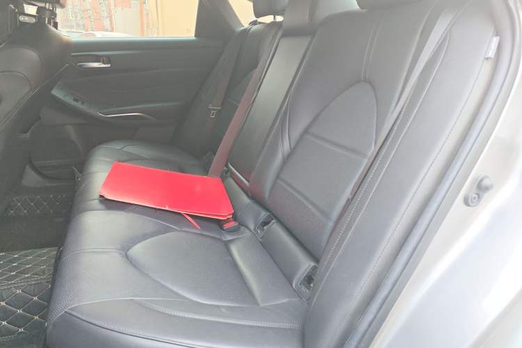 Used Toyota Avalon 2019 Dual-Engine 2.5L Luxury Edition China VI Standard