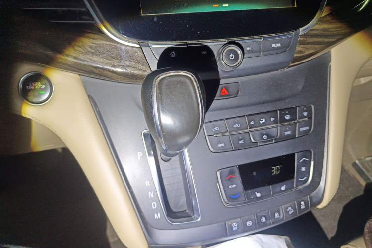 Used Buick GL8 2017 ES 28T Premium Version China V Standard Gear Lever