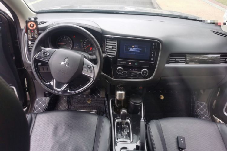 Used Mitsubishi Outlander 2018 2.0L Two-Wheel-Drive Jiale Edition 7-Seater