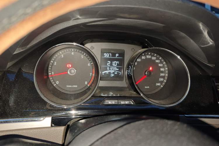 Used Volkswagen Bora 2014 1.6L Automatic Comfort Model Instrument Cluster